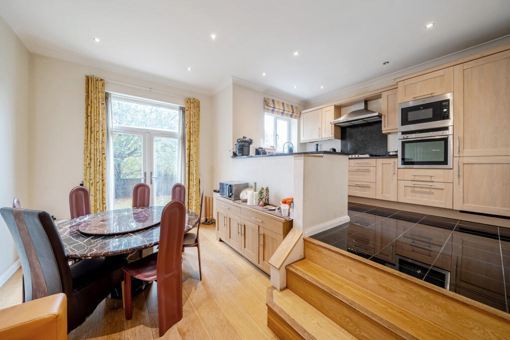 Hazelbank, Rickmansworth, WD3 photo 3