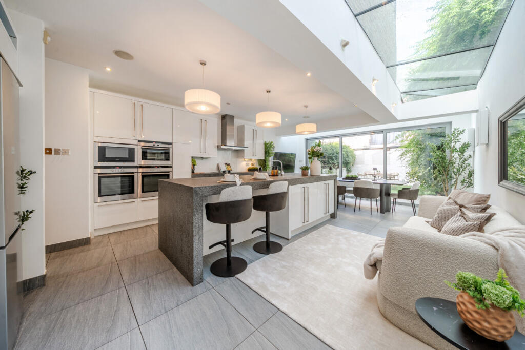 Main image of property: Sedlescombe Road, Fulham, London, SW6
