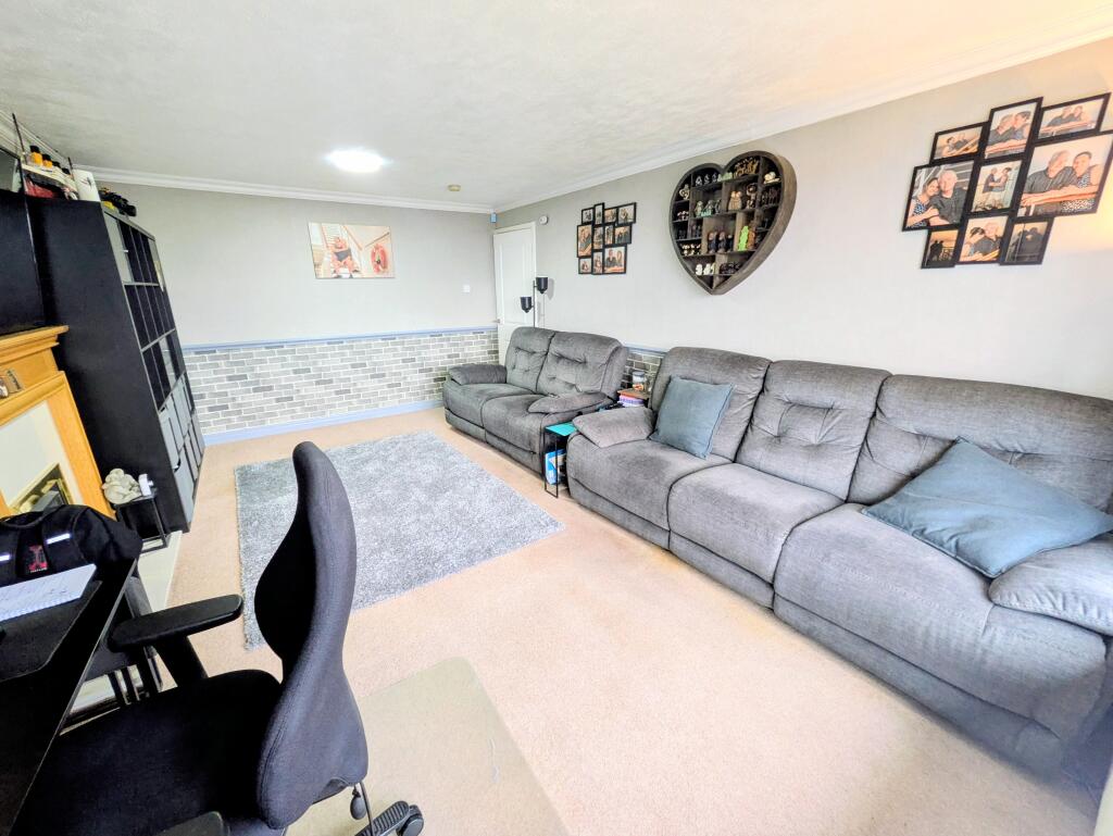 Additional image 6 of Frensham Grove, Bradford, BD7