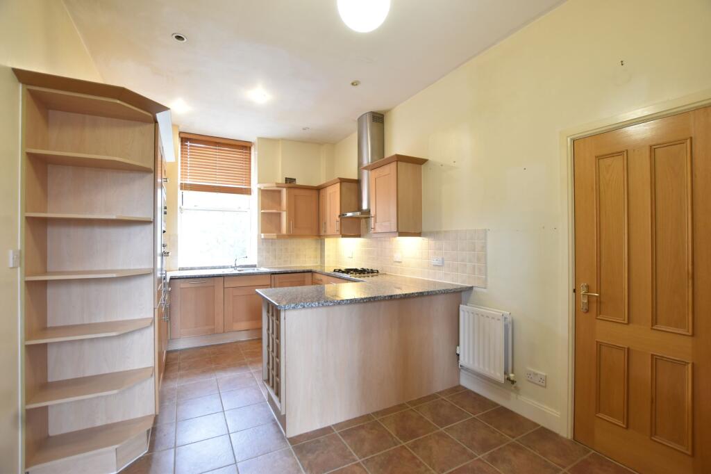 Grove Close, Epsom, KT19 photo 2