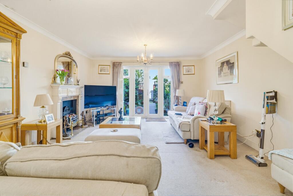 House in London, Wandon Estate, Fulham - View 2