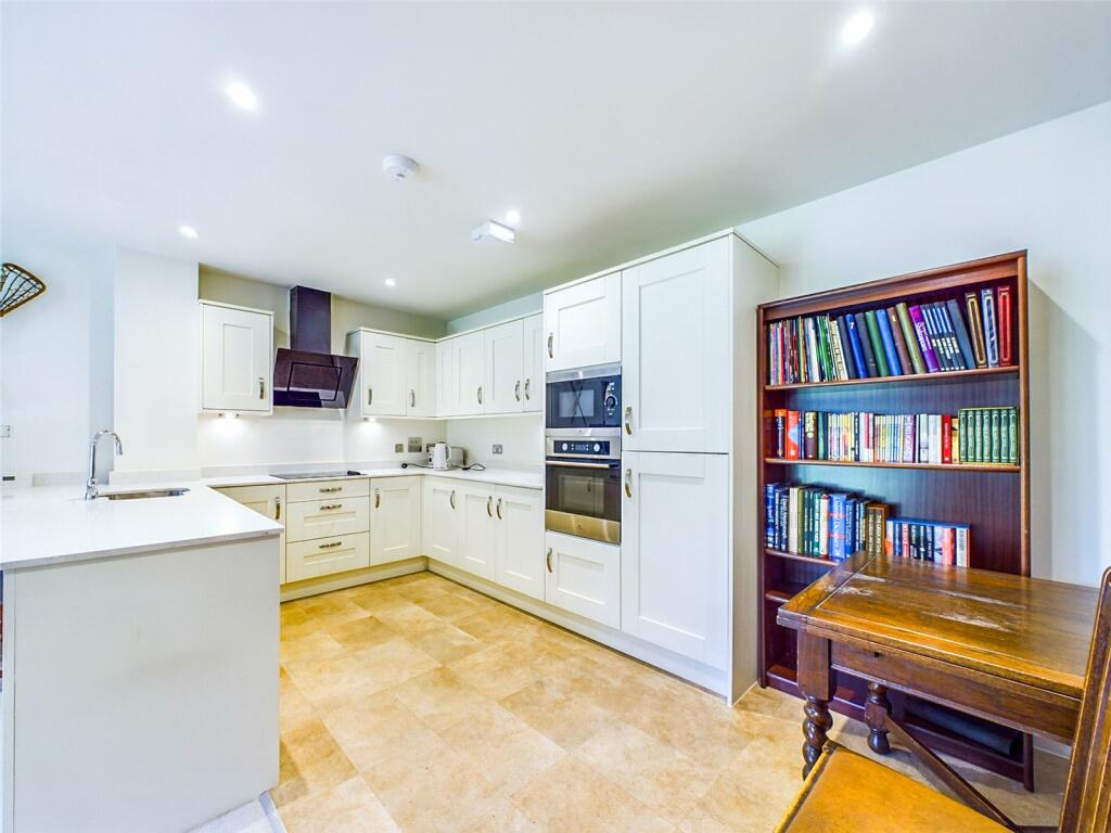 Royal Close, Christchurch, Dorset, BH23 photo 3