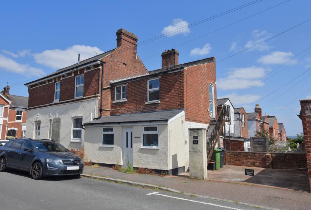 2-bed flat on St Annes Road, Mount Pleasant, Exeter, Devon, £150,000