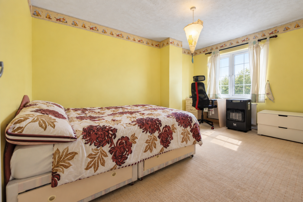 House in Romford - More