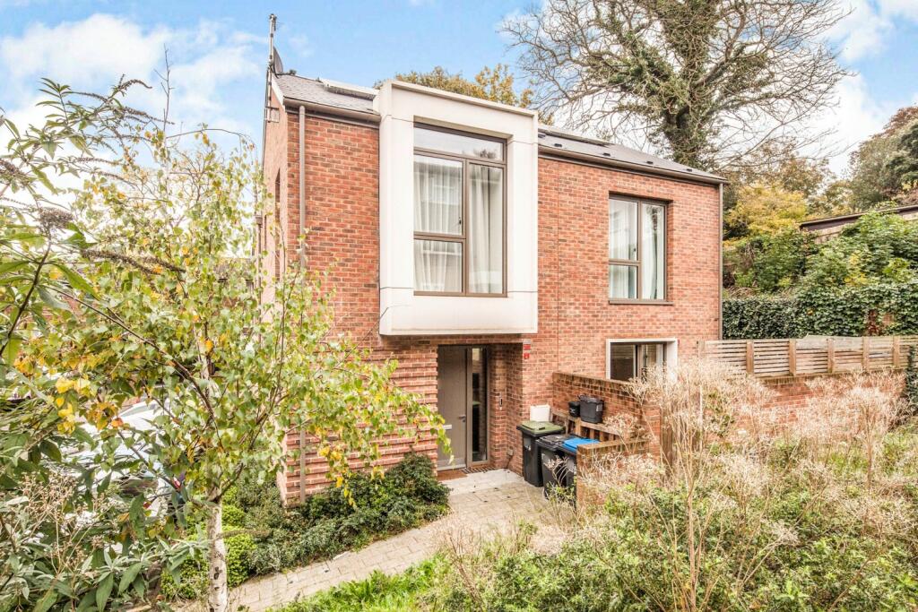 Main image of property: Ravensdale Gardens London SE19