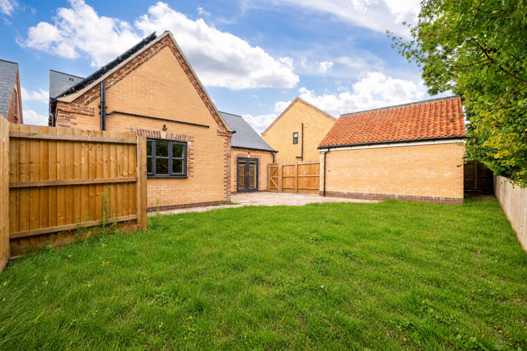 House in Lincoln - View 3