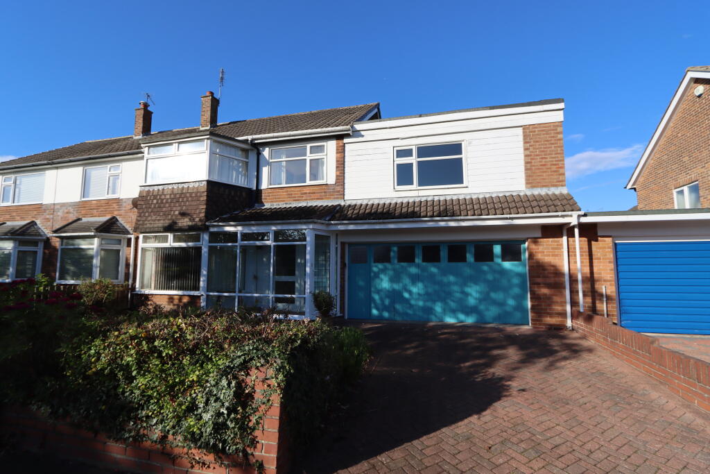 5-bed semi-detached on Woodburn Drive,
Whitley Bay, Tyne & Wear,
NE26 3HX, £400,000