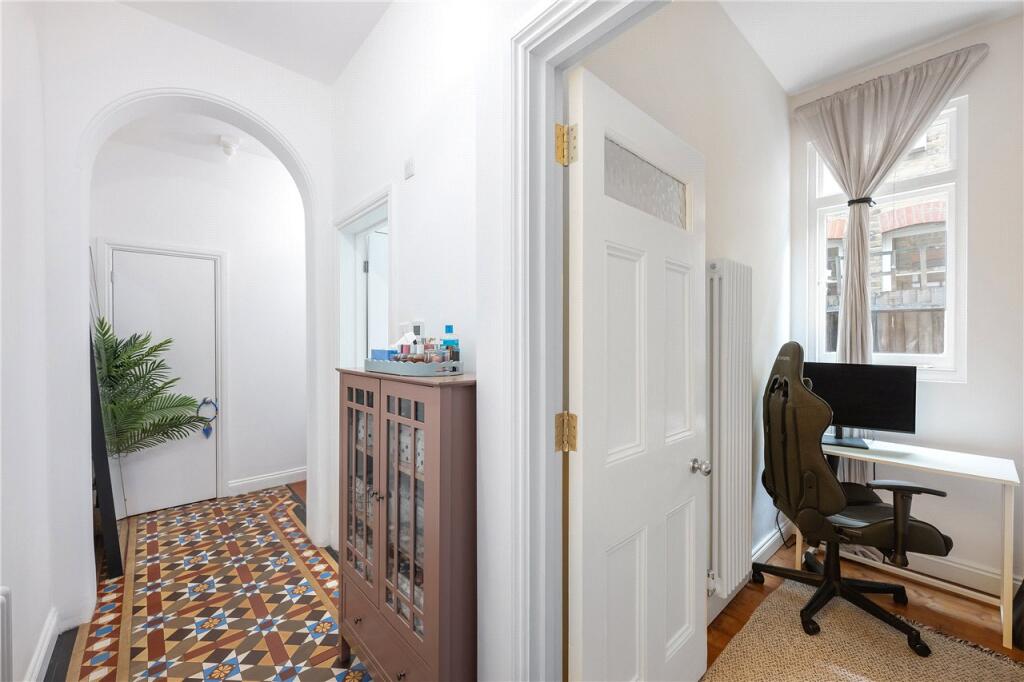 Apartment in London - View 5