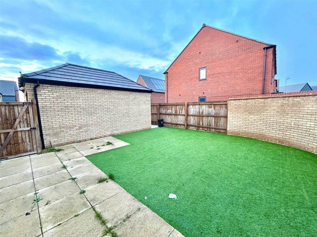 Harris Way, Glebe Farm, Milton Keynes, Buckinghamshire, MK17 photo 2