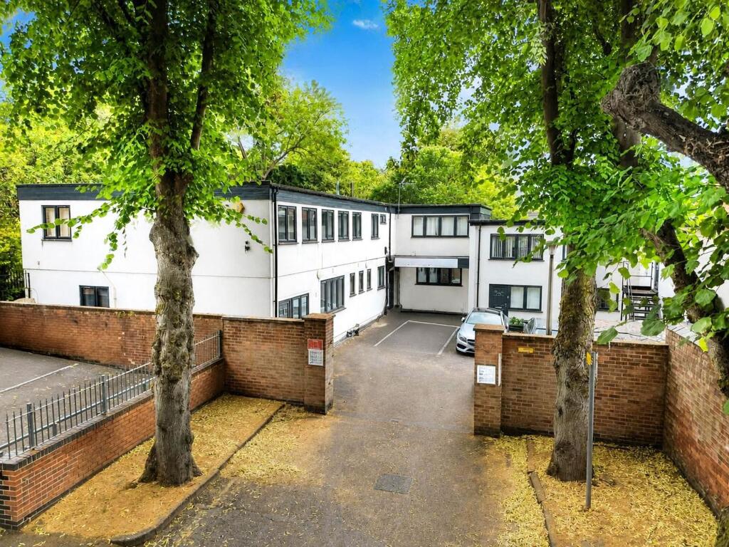 Main image of property: Vivian Avenue, Nottingham