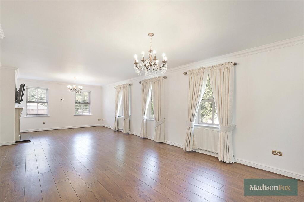 Claybury Hall, Regents Drive, Woodford Green, IG8 photo 3