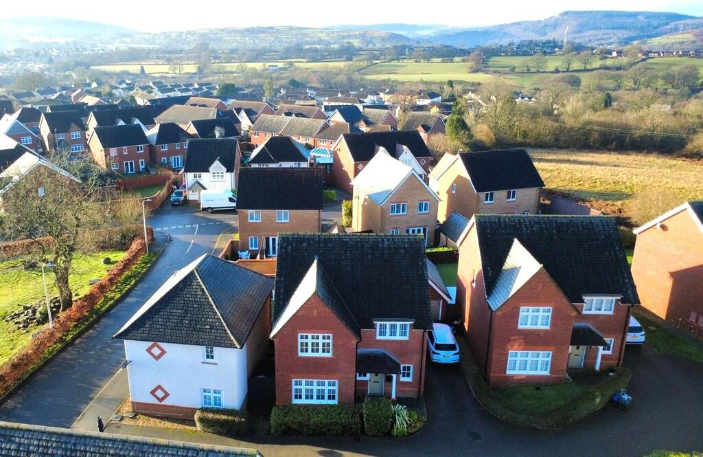 4-bed detached on Primrose Walk, Trelewis, Treharris, £425,000