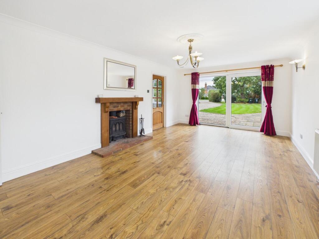 House in Lincoln - View 2