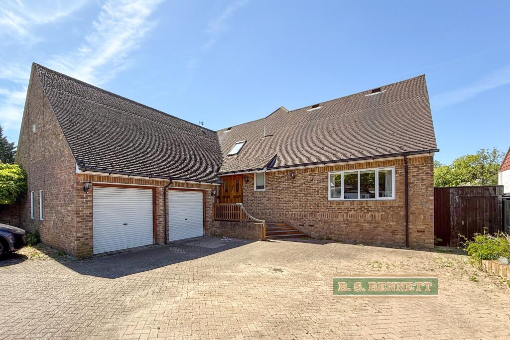 3 Kingswood Creek, Wraysbury, Staines, Middlesex TW19 5EN photo 4