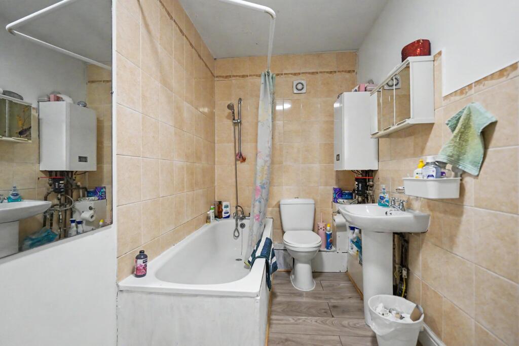 Apartment in Croydon - View 5