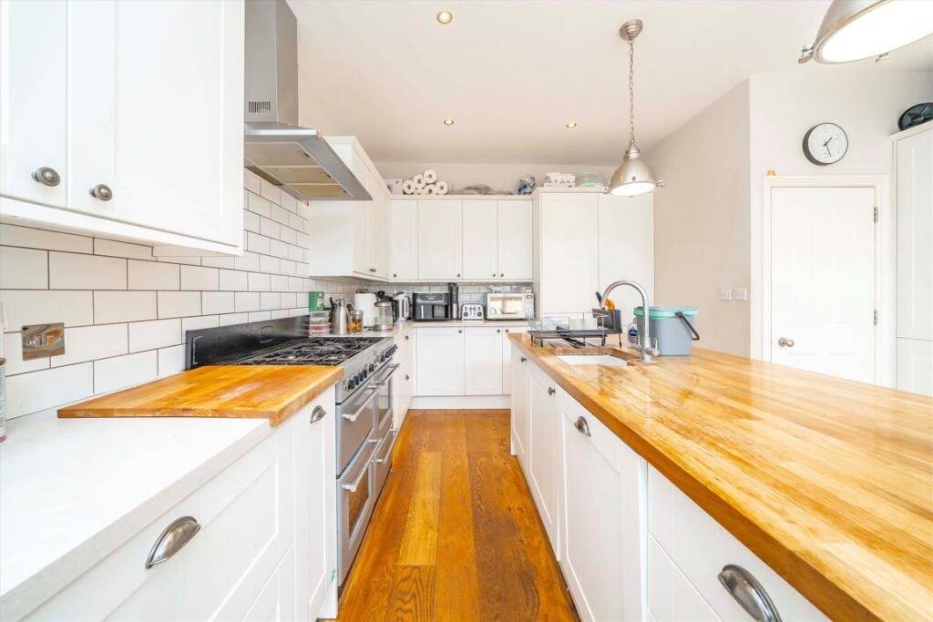 House in London - View 3