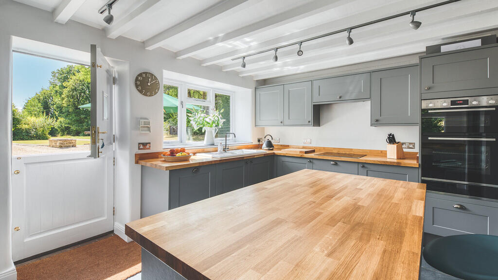 House in Idridgehay - More