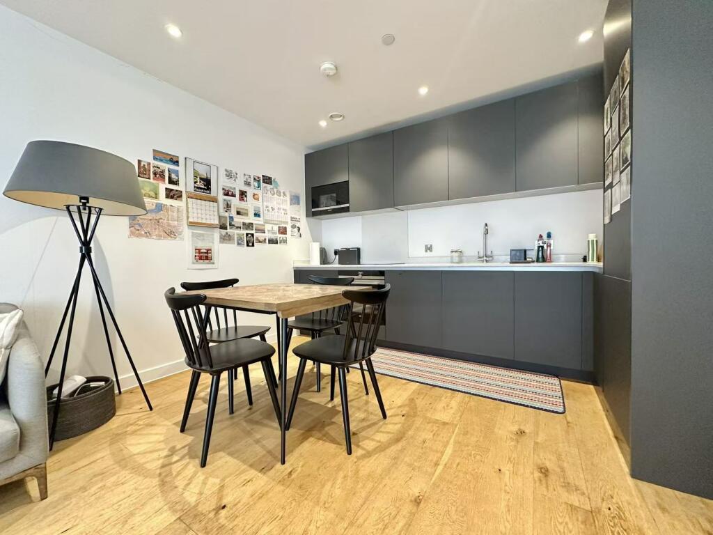 Eastlight Apartments, Dock Street, Tower Hamlets, London - View 5