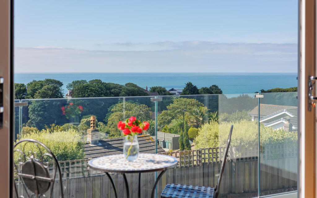 Castle Close, Ventnor - View 5