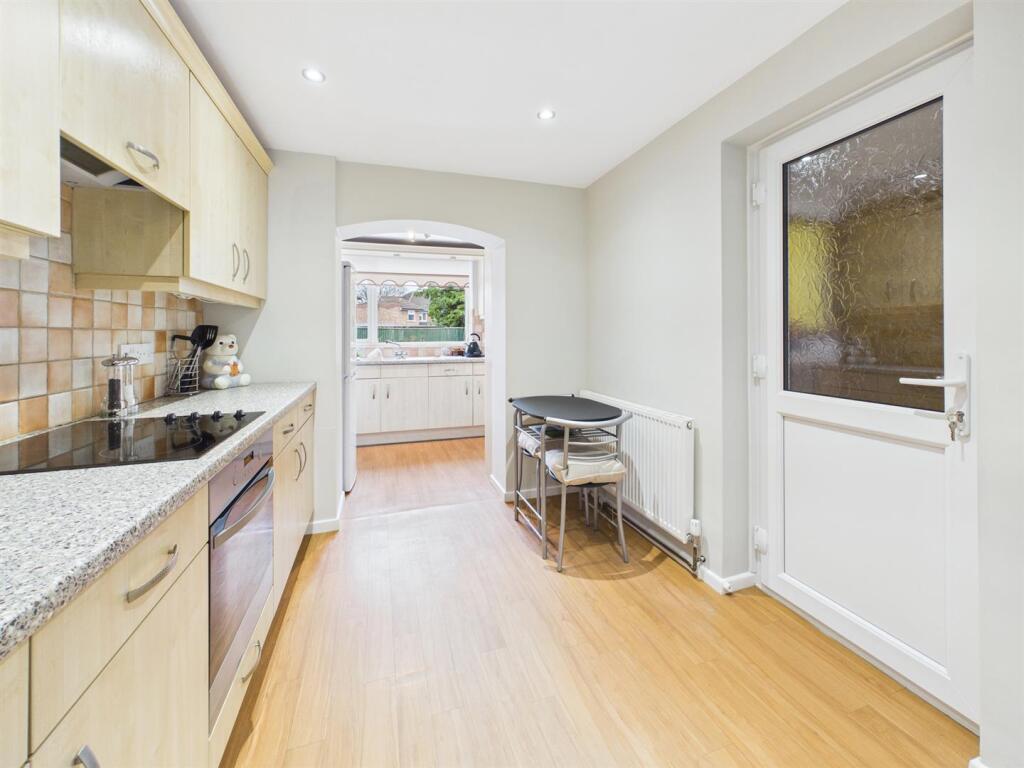 Lovatt Close, Tilehurst, Reading photo 2