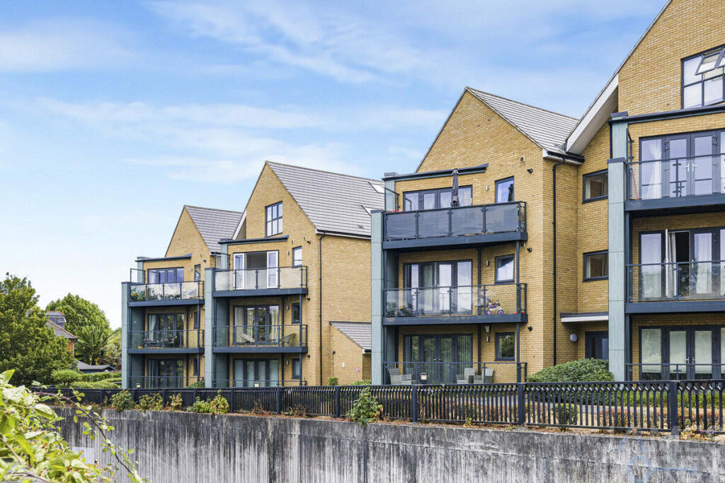 Main image of property: The Avenue, Greenhithe, DA9 9XQ