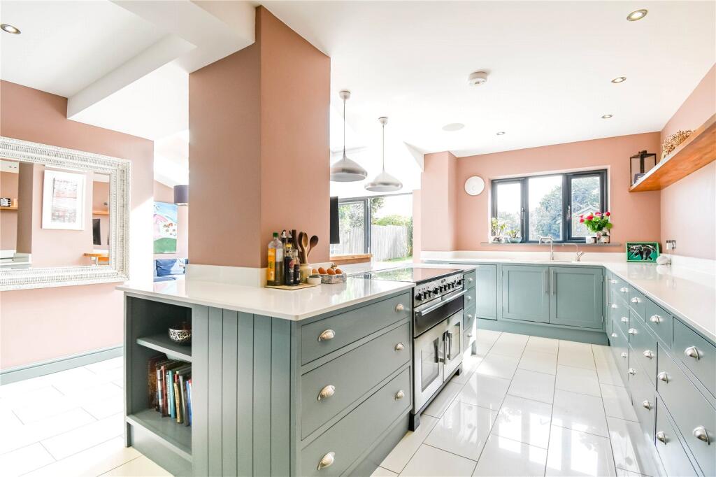 Rectory Close, Newbury, Berkshire, RG14 photo 3