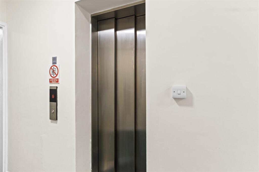 Apartment in Eastbourne, East Sussex - More