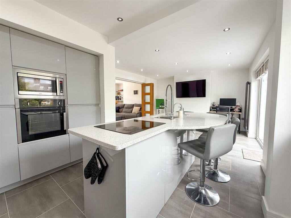 Highfield Road East, Biddulph - Mehr