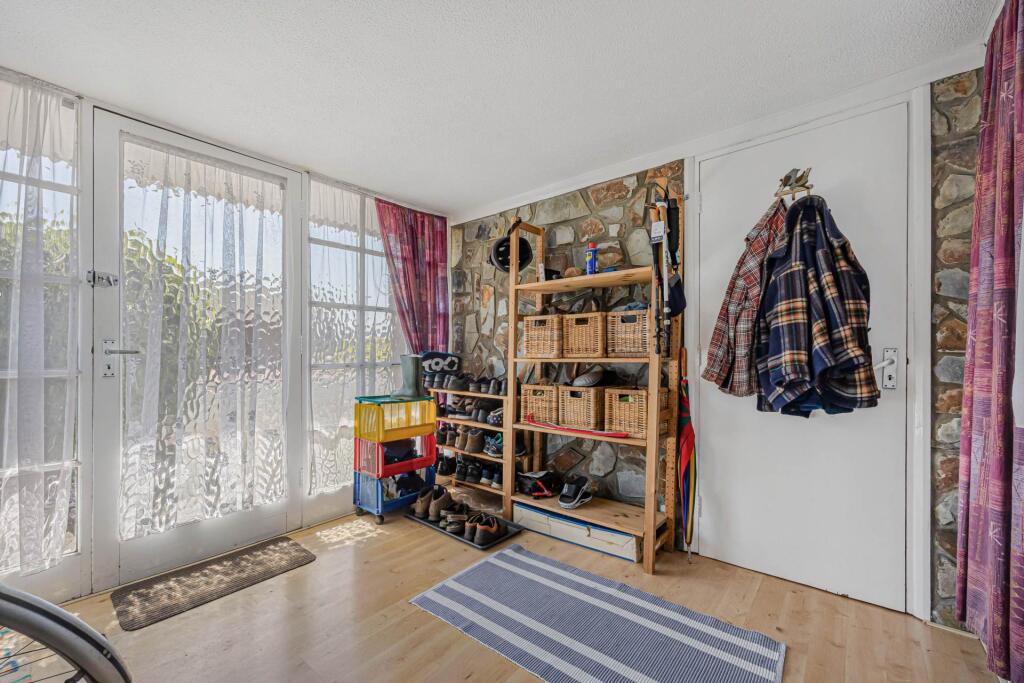 House in Reading, Lower Earley, Earley - View 5