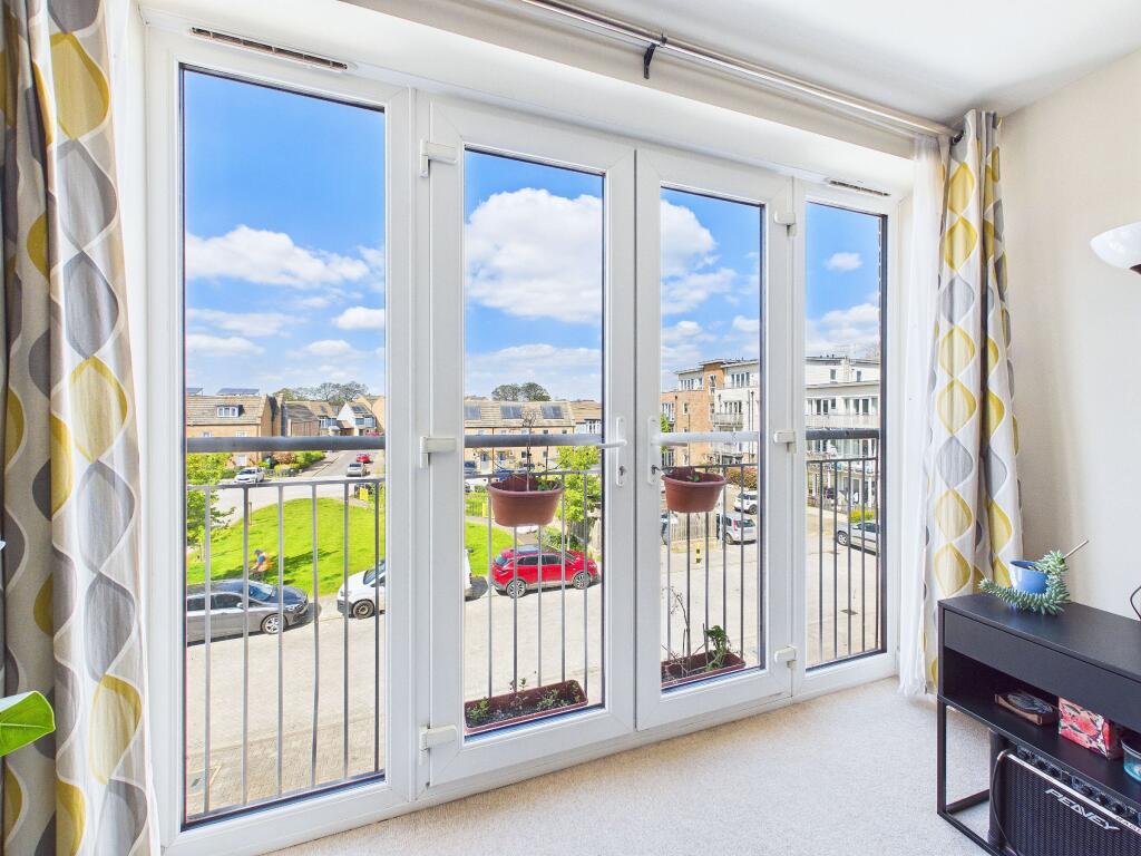 Samuel Jones Crescent, Little Paxton, St. Neots photo 4