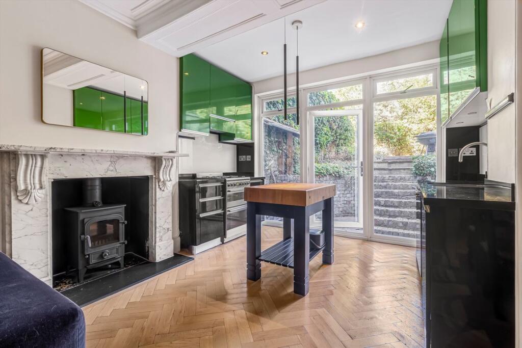 Apartment in London - View 3
