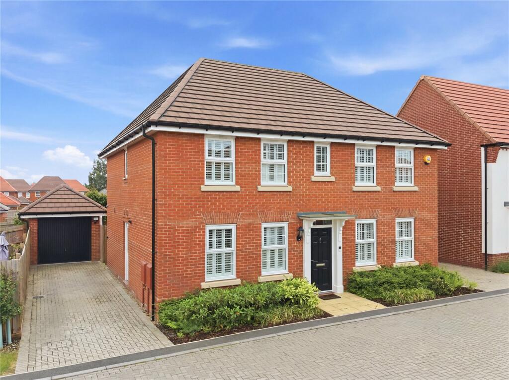 Main image of property: Sandwich Close, Hatfield Peverel, Chelmsford, Essex, CM3