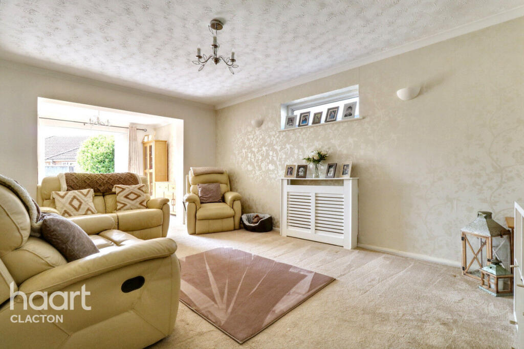 Jaywick Lane, Clacton-On-Sea photo 3