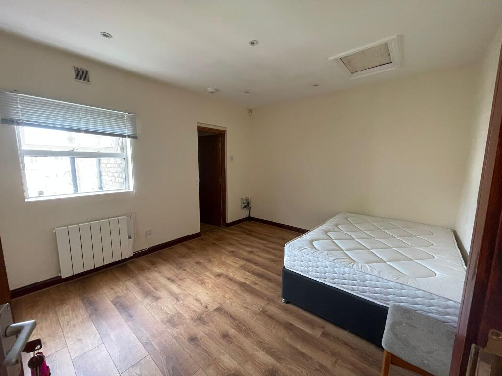 Main image of property: Flat ,  Malvern Road, Luton LU1 1LG