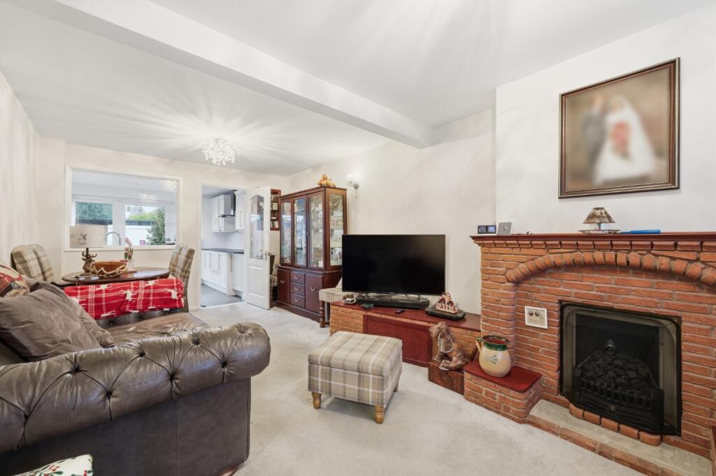 Frinton Road, Romford photo 2