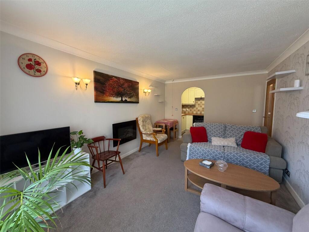 Apartment in Woking, Surrey - View 2