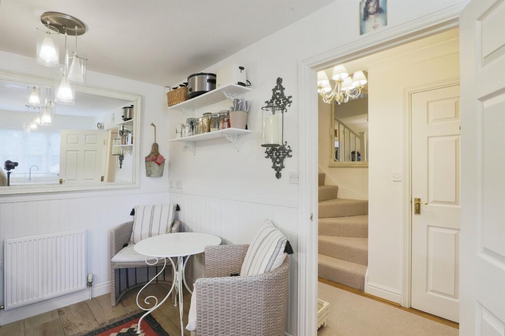 Park View Court, Kineton, Warwick photo 4