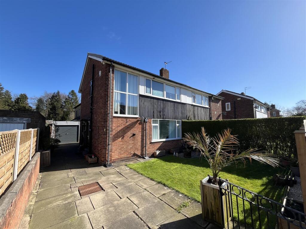 Main image of property: Alder Hill Avenue, Meanwood, LS6