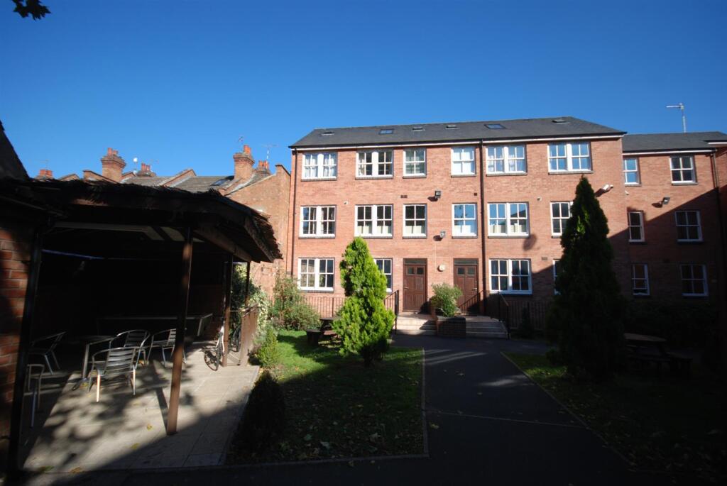 1 bedroom private hall for rent