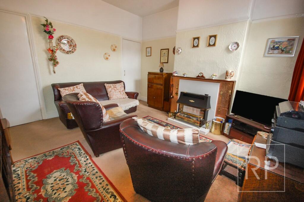 House in Wolverhampton, Goldthorn Hill - View 6