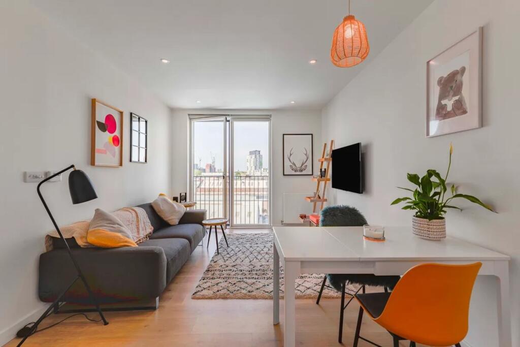 1-bed apartment on 1 Varcoe Road, South Bermondsey, London, SE16, £289,000