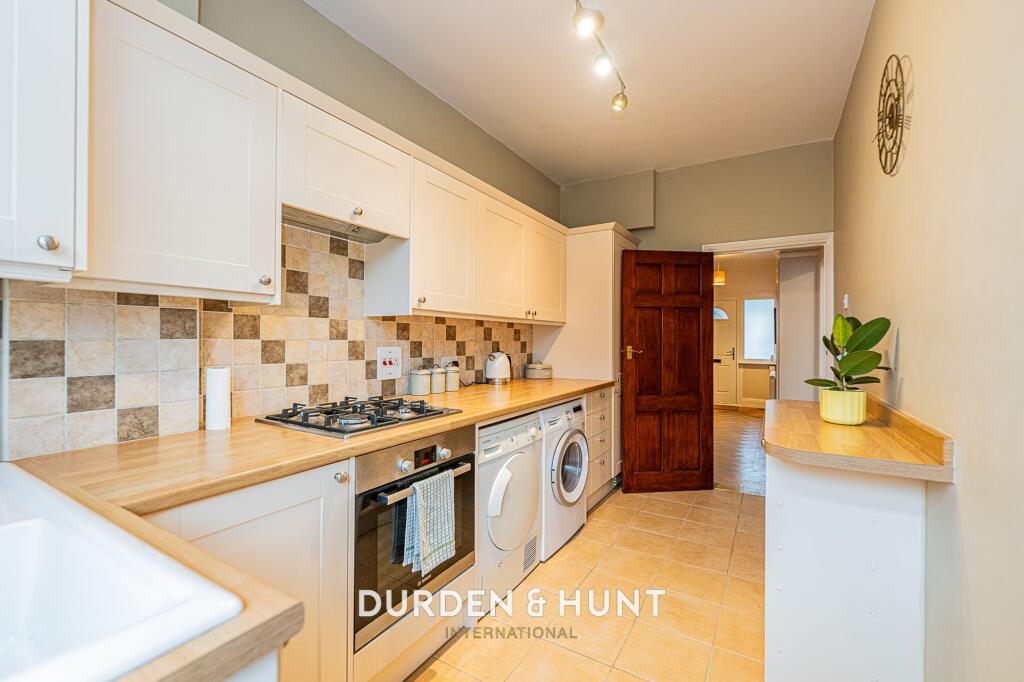 House in Southend-on-Sea - More