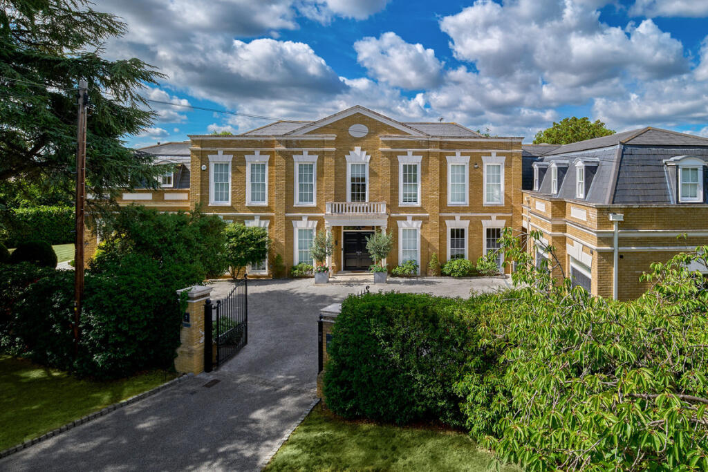 Main image of property: 7 Oxshott Rise, Cobham KT11 2RW