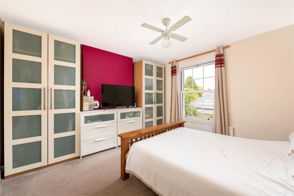 House in Towcester, West Northamptonshire - View 5