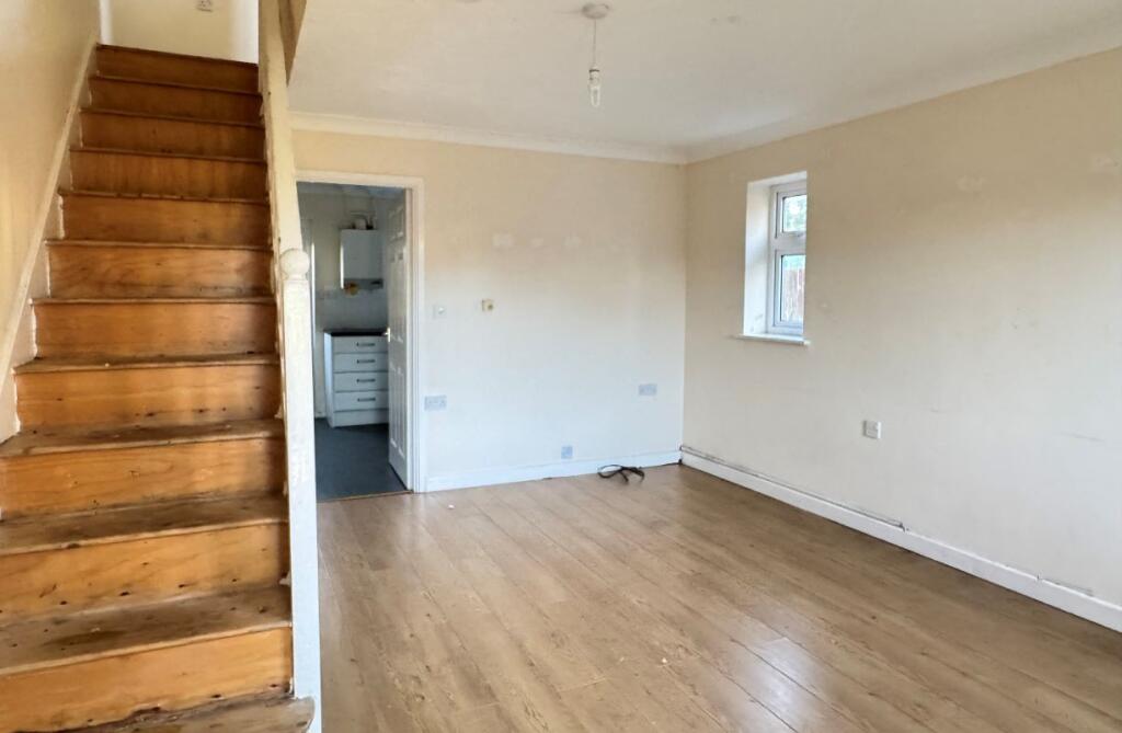 6 Bell Close, Fawley, Southampton, Hampshire, SO45 1RE photo 2