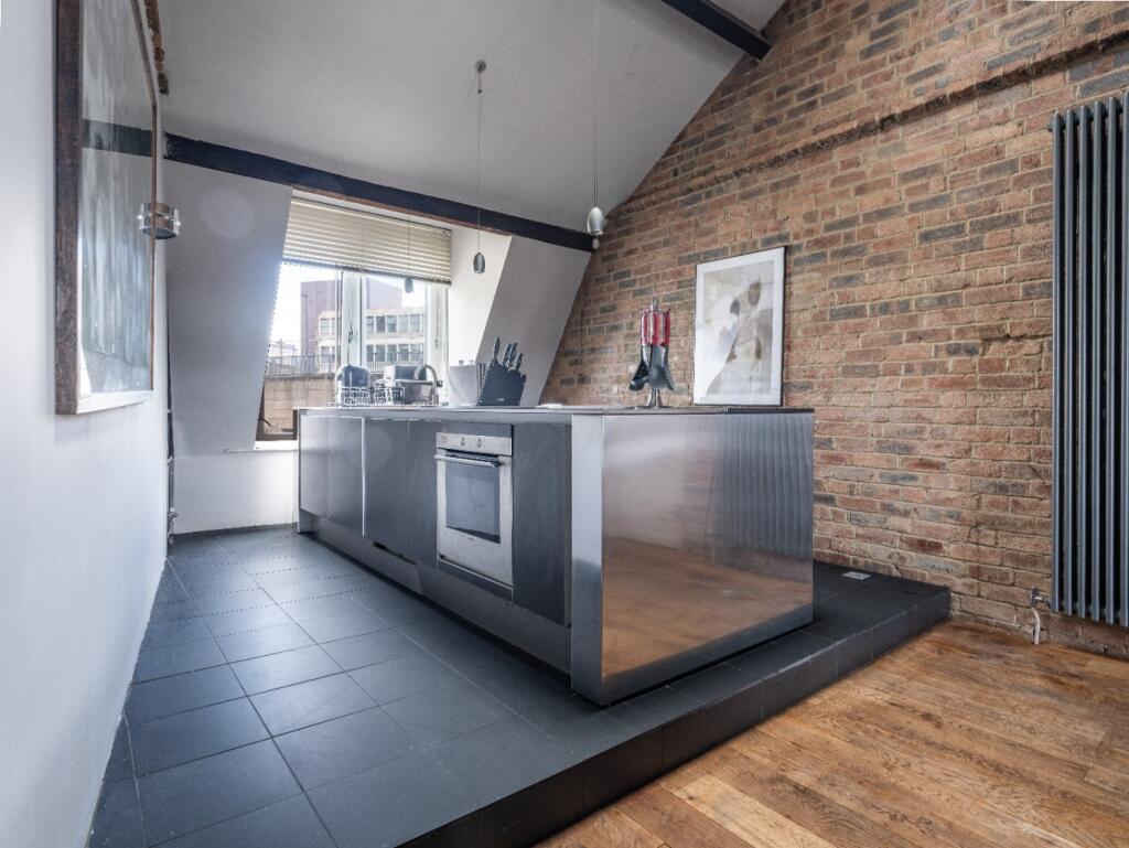 Apartment in Newcastle upon Tyne - View 4