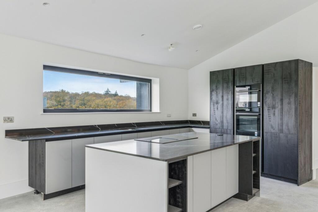 House in Luton - View 3
