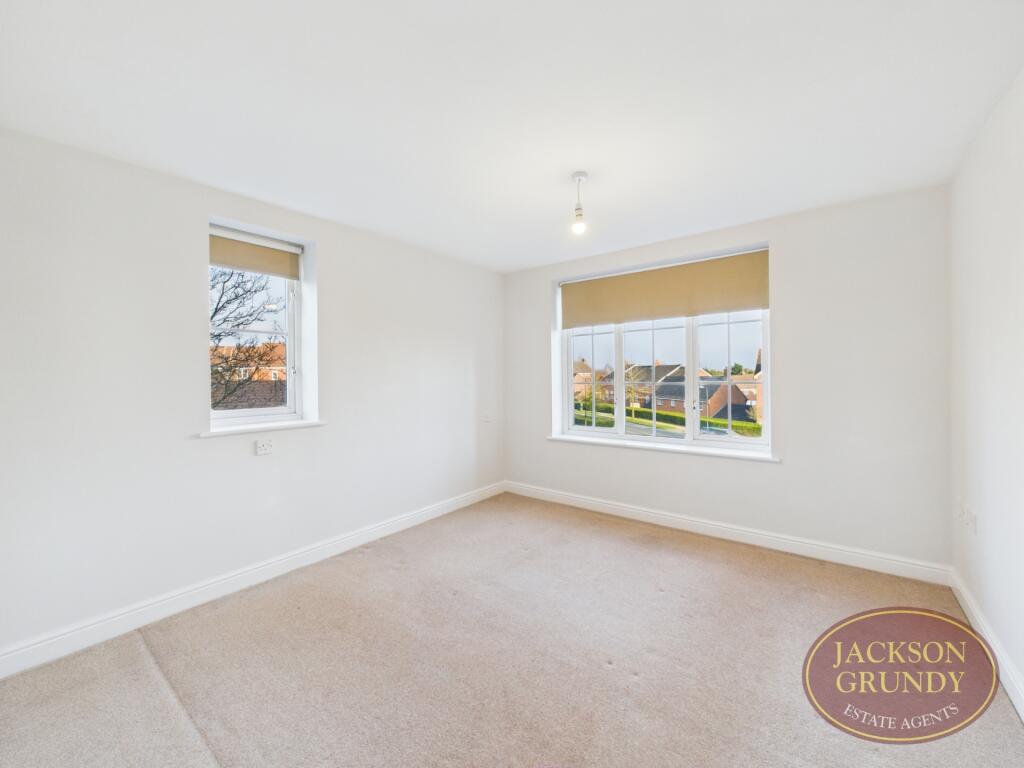 Farnborough Drive, Daventry, NN11 8AL - More