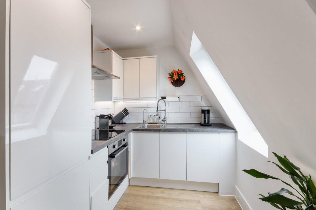 Apartment in Dartford - View 3