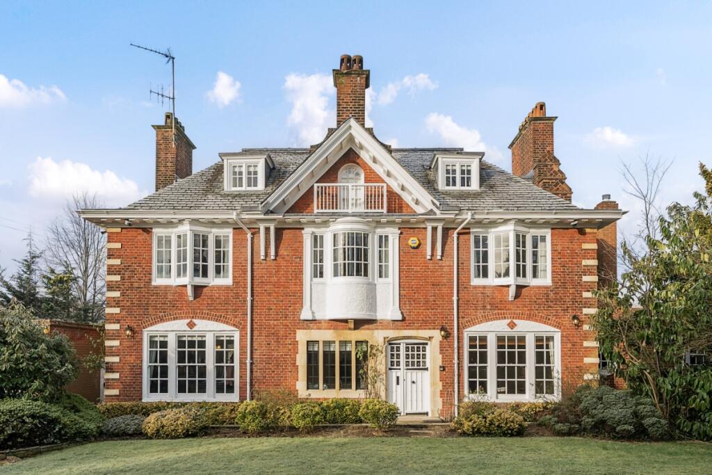 Main image of property: Darkes Lane Potters Bar EN6